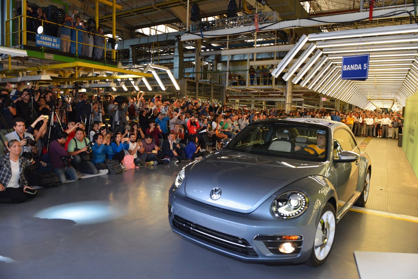 Volkswagen xuất xưởng 'con bọ' Beetle cuối cùng - Autocar VietNam