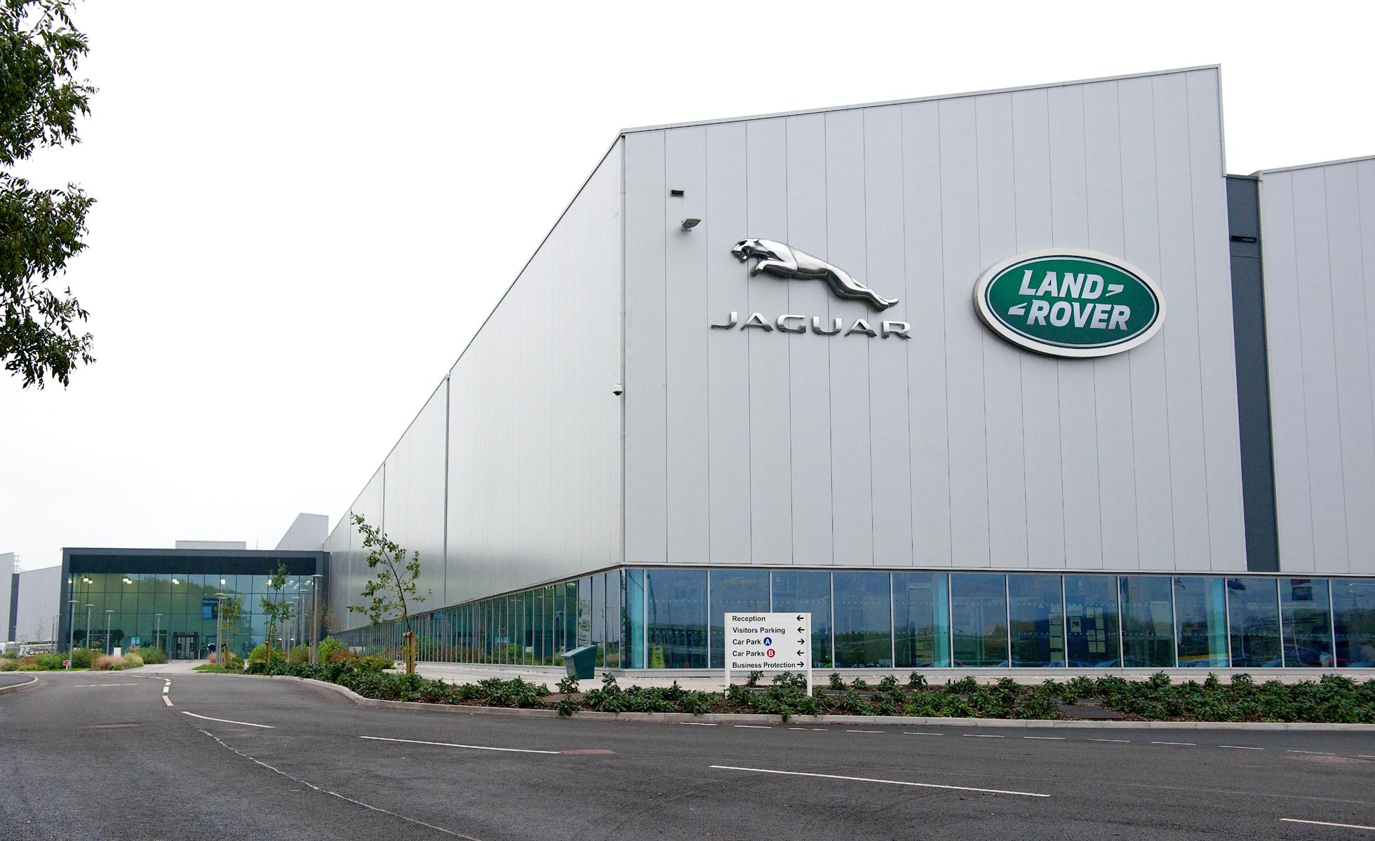 Jaguar Land Rover cắt giảm sản lượng
