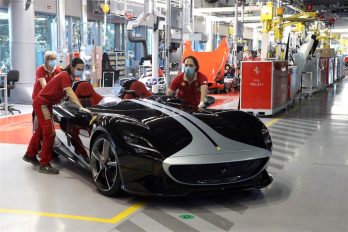 Ferrari khởi động lại sản xuất