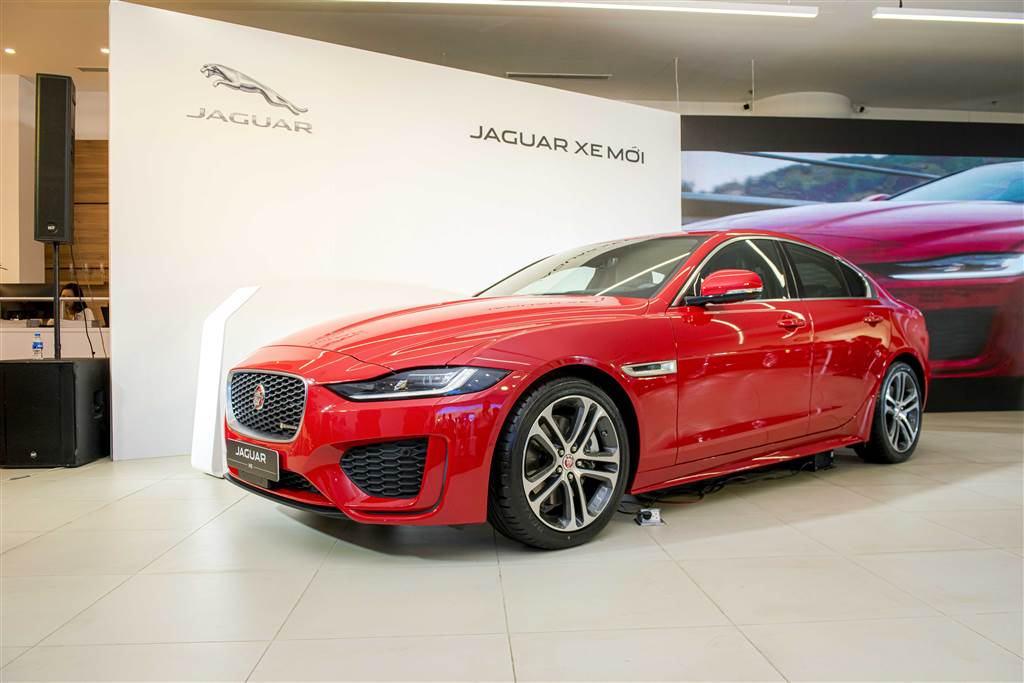 Ra mắt Jaguar XE