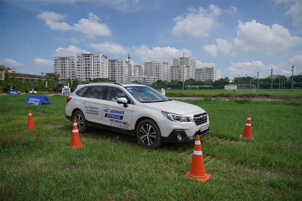 trải nghiệm với Subaru Ultimate Test Drive 