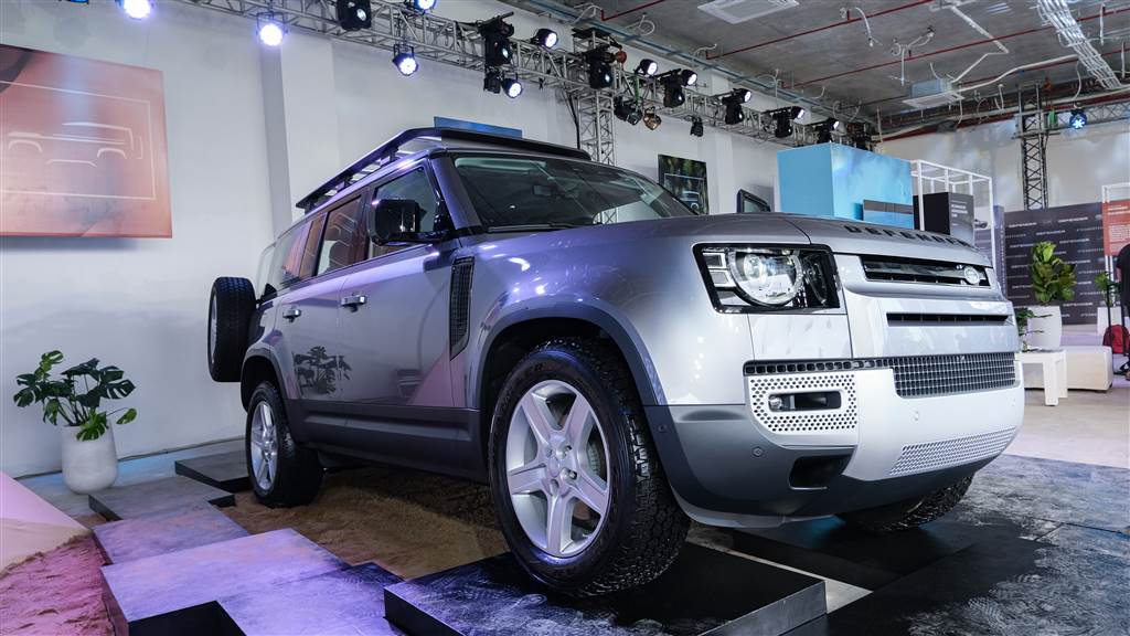 Land Rover Defender ra mắt