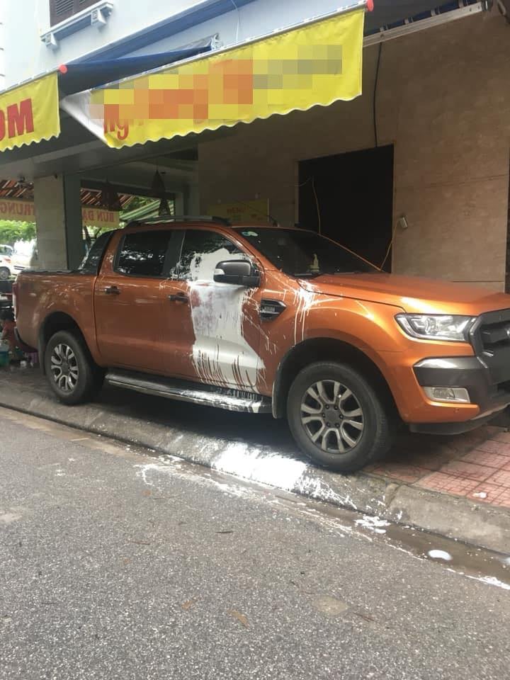 Ô tô bị tạt sơn