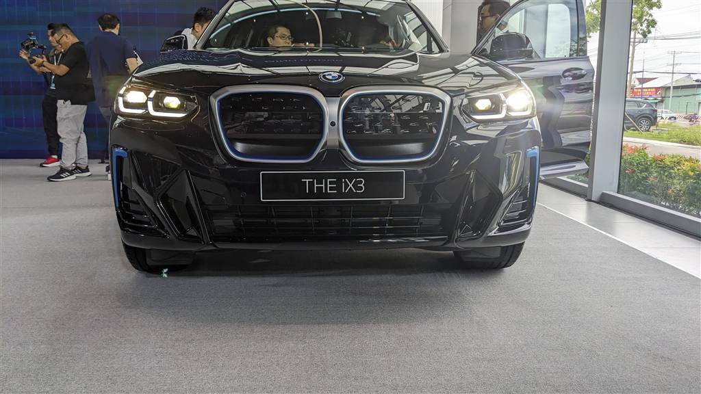 BMW i4 và iX3 
