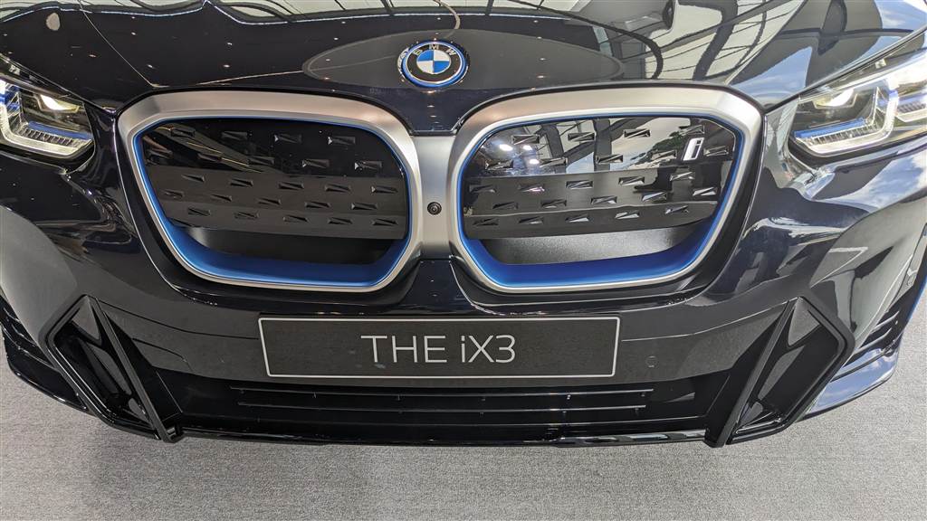 BMW i4 và iX3 