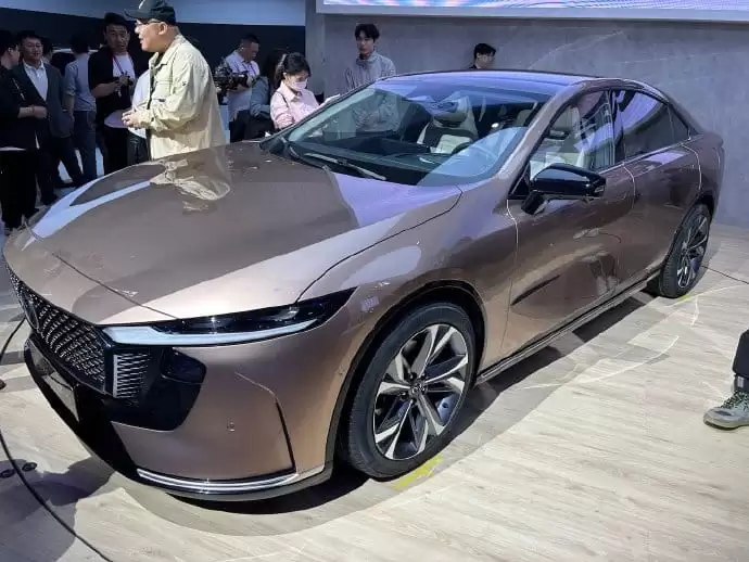 Mazda EZ-6 ra mắt tại Triển lãm ô tô Bắc Kinh 2024