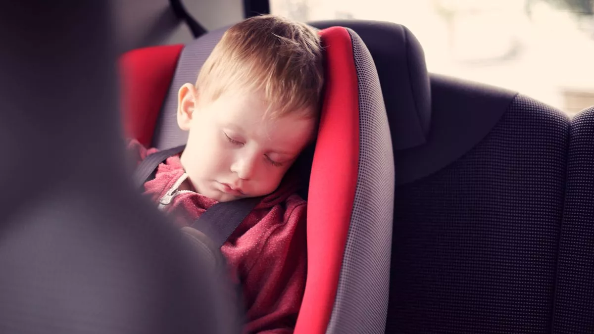 6 Mẹo an toàn để không quên trẻ trên ô tô