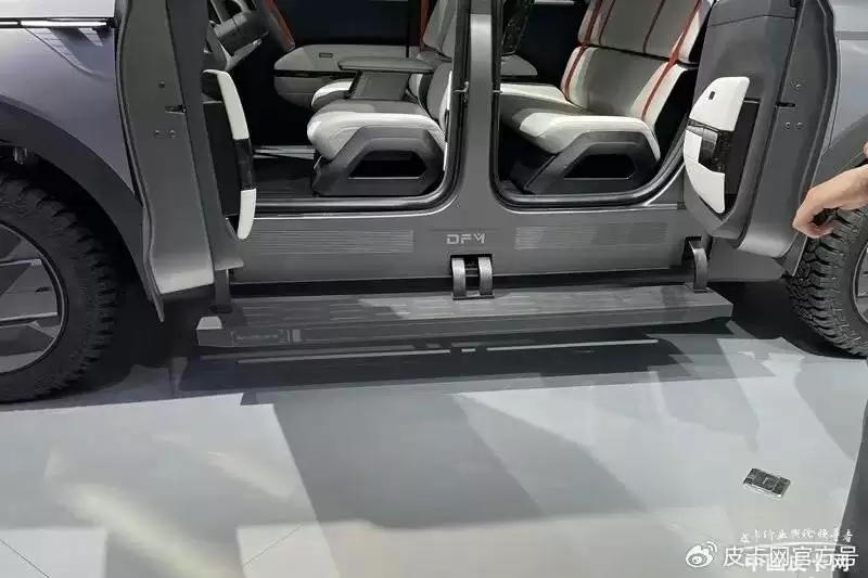 Dongfeng đạo nhái bán tải Tesla Cybertruck