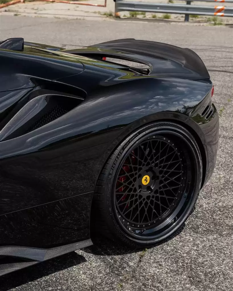 Gói độ carbon cho Ferrari SF90 có giá bằng chiếc 718 Boxster