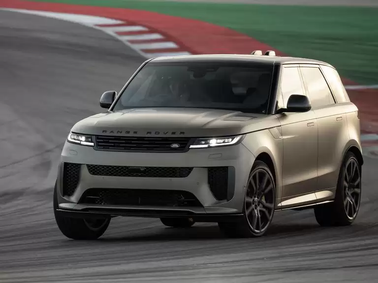 Range Rover lần đầu tiên được sản xuất bên ngoài nước Anh