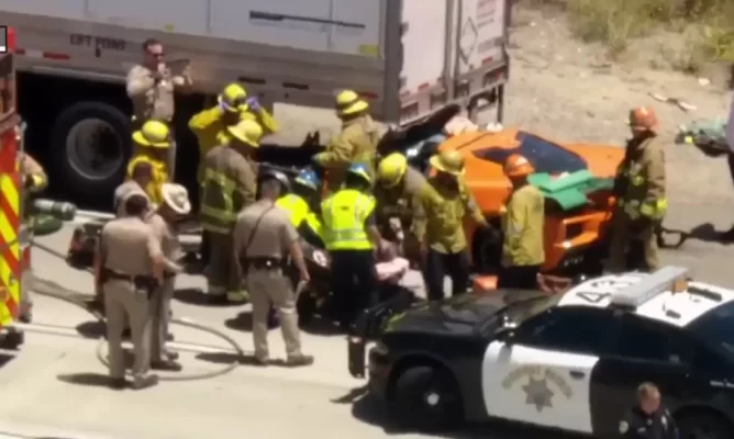 Video giải cứu cụ ông 77 tuổi cầm lái Corvette C8 cắm đầu vào đuôi xe tải