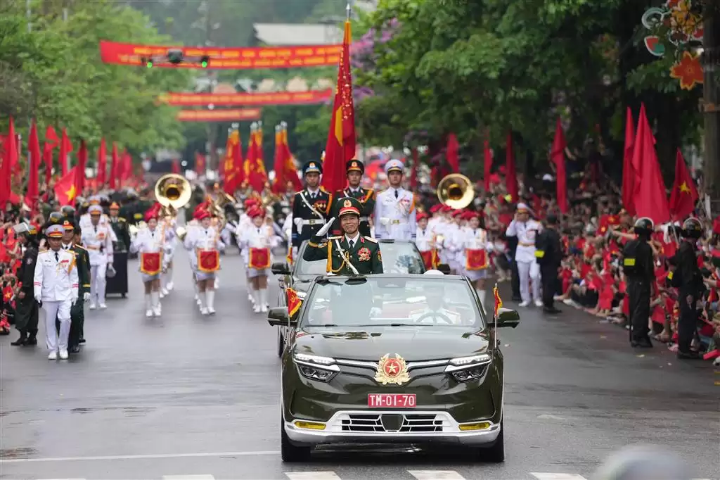 VinFast VF 8 mui trần tại Lễ diễu binh Chào mừng 70 năm chiến thắng lịch sử Điện Biên Phủ