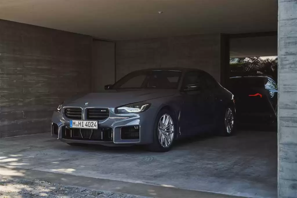 BMW M2 2025 tăng thêm sức mạnh, giữ số tay