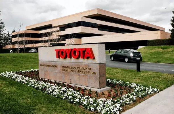Toyota triệu hồi 100.000 xe SUV và xe bán tải