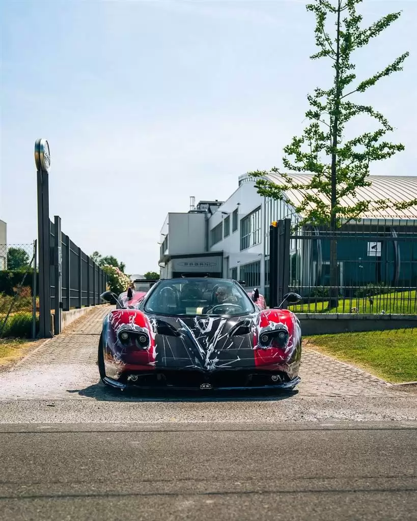 Chiếc Pagani Zonda mới độc nhất vô nhị với số sàn 6 cấp