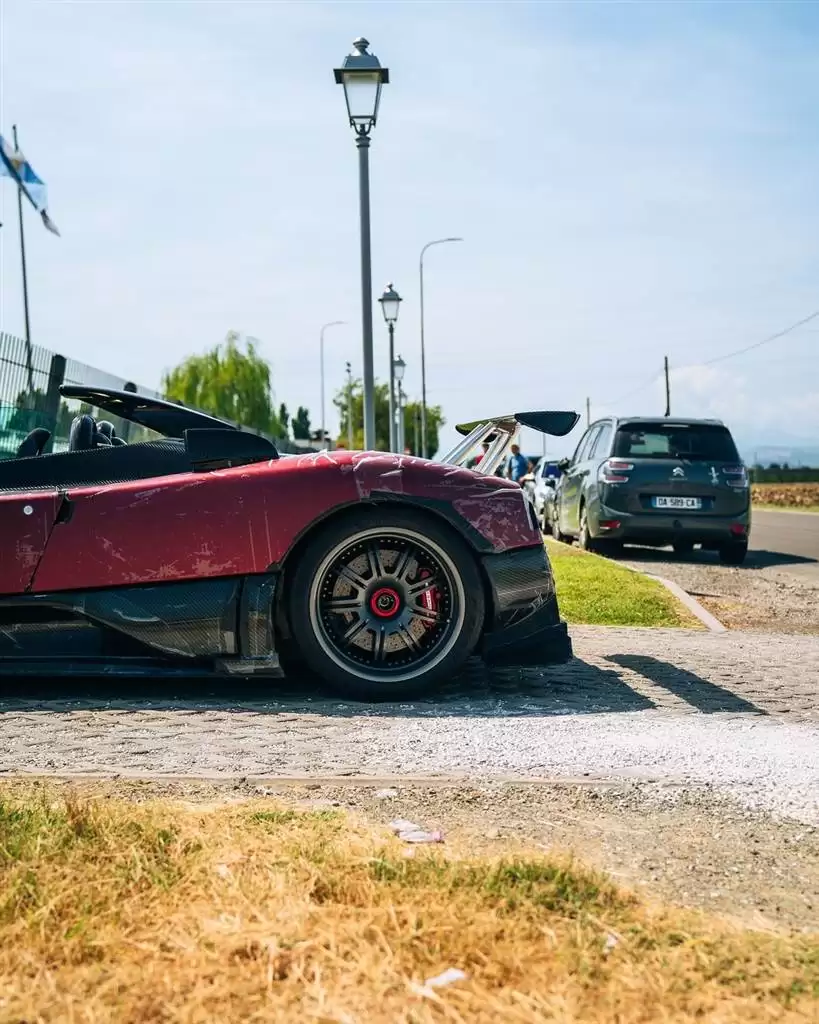 Chiếc Pagani Zonda mới độc nhất vô nhị với số sàn 6 cấp