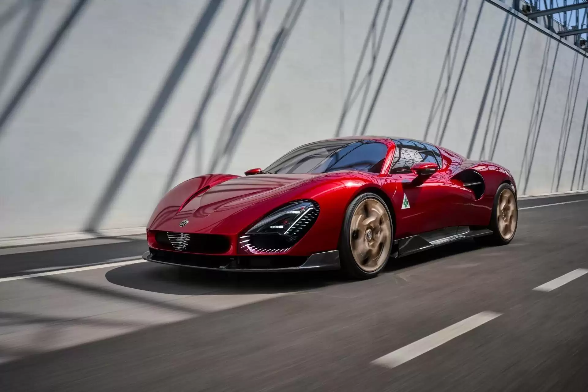 Alfa Romeo 33 Stradale có hiệu suất động cơ tuyệt vời