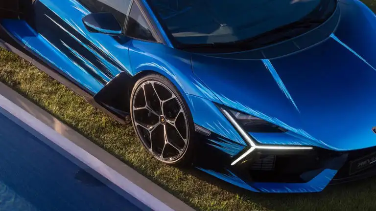 Lamborghini Revuelto có màu sơn độc nhất vô nhị