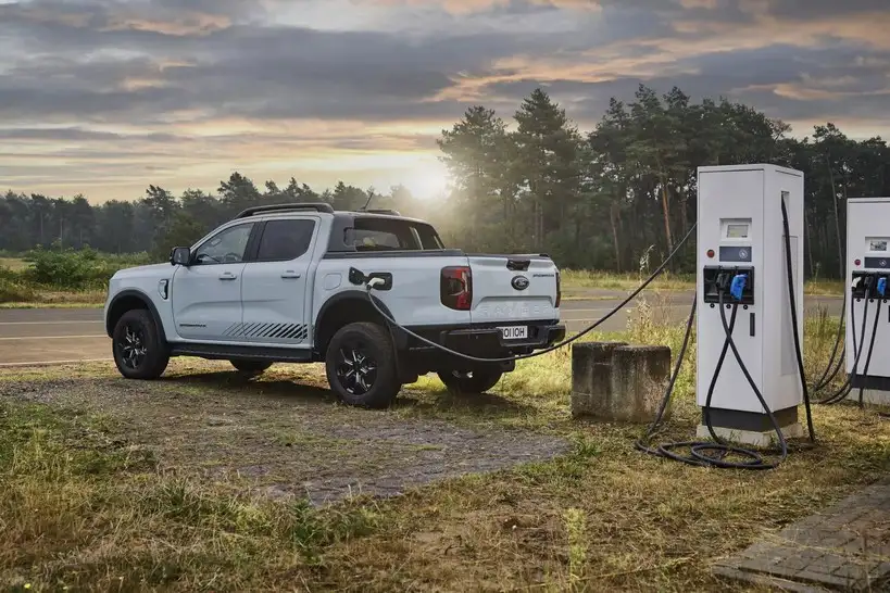 Mẫu Ford Ranger PHEV mạnh nhất không bán ở Việt Nam