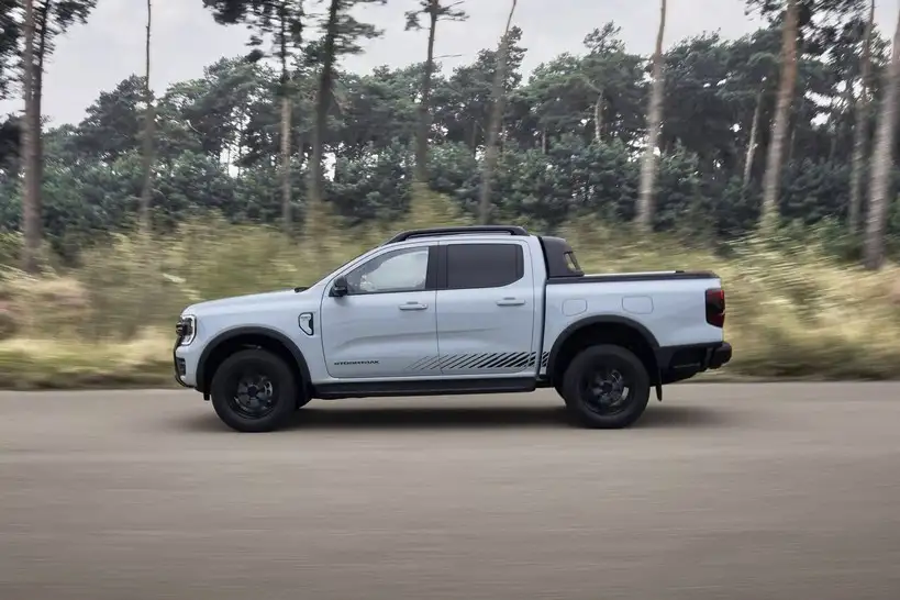 Mẫu Ford Ranger PHEV mạnh nhất không bán ở Việt Nam