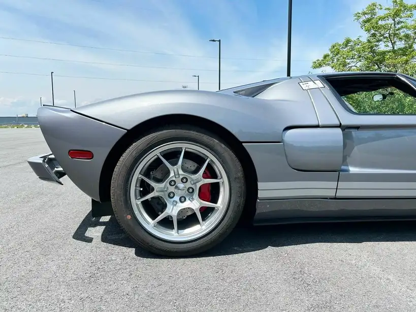 Hàng hiếm Ford GT 2006 chỉ lăn bánh 24km