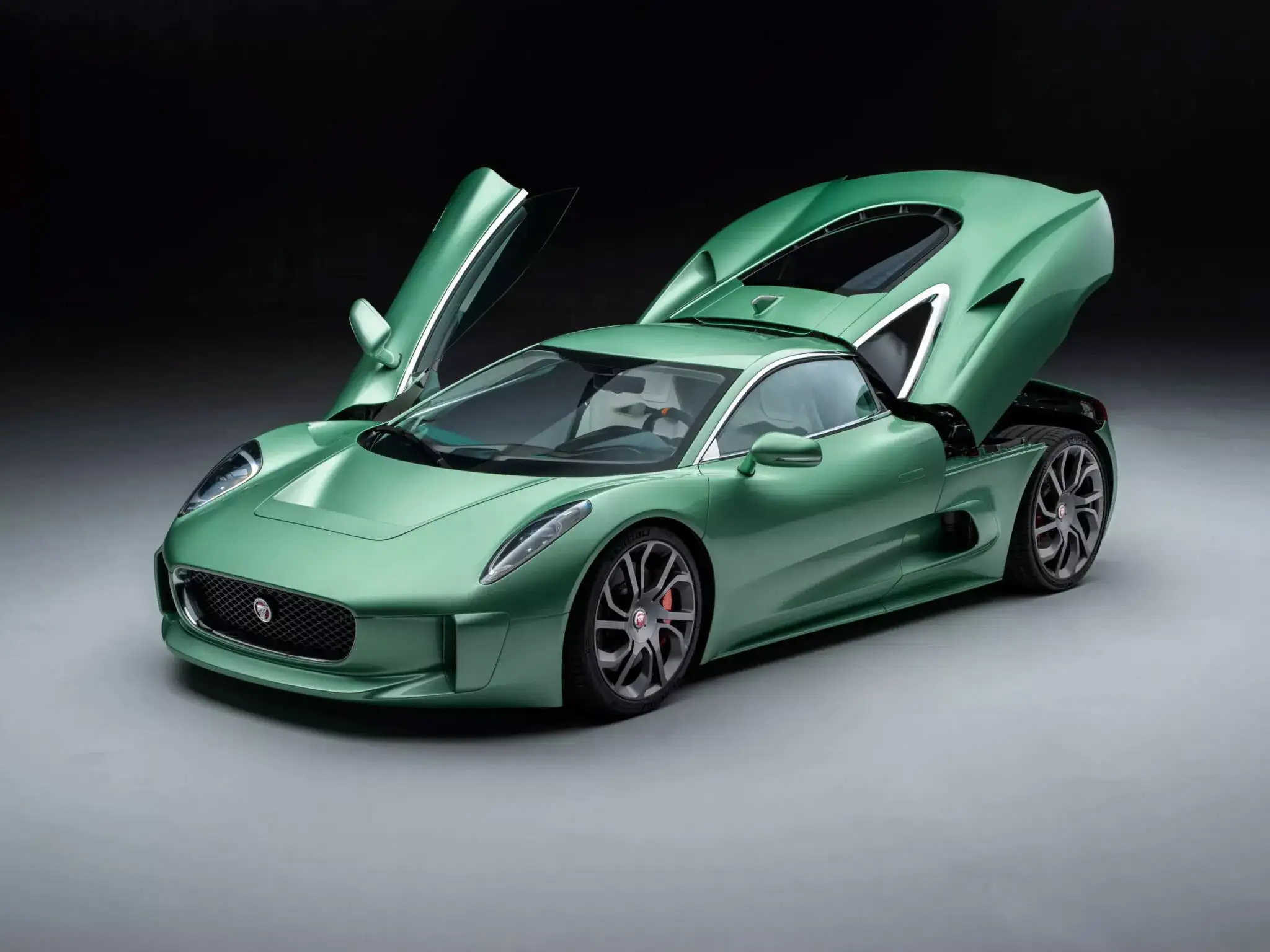 Jaguar C-X75 được hồi sinh thành siêu xe hợp pháp trên đường