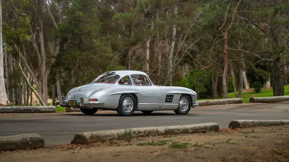 Chi tiết Mercedes-Benz 300 SL Gullwing 1956 có giá dự đoán 2 triệu USD