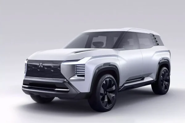 Mitsubishi DST Concept có phải là phiên bản Xforce 7 chỗ?