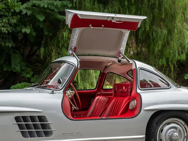 Chi tiết Mercedes-Benz 300 SL Gullwing 1956 có giá dự đoán 2 triệu USD