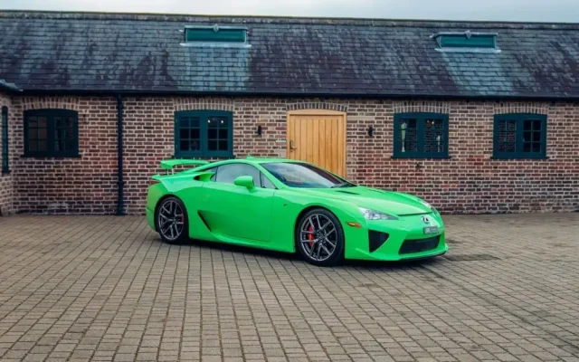 Chiếc Lexus LFA hiếm hoi chỉ mới chạy được 839 dặm