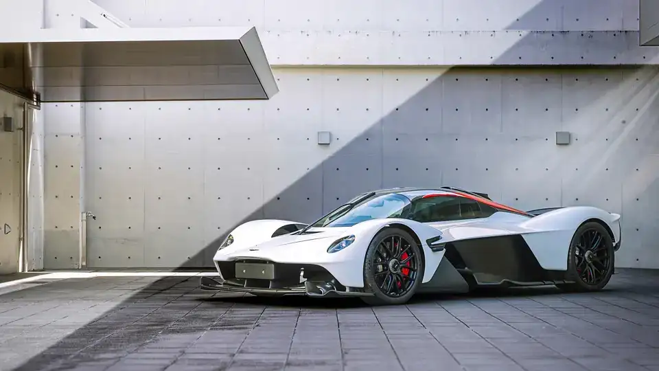 Đấu giá Aston Martin Valkyrie đỉnh cao công nghệ vũ trụ, giá ước đạt 3 triệu USD