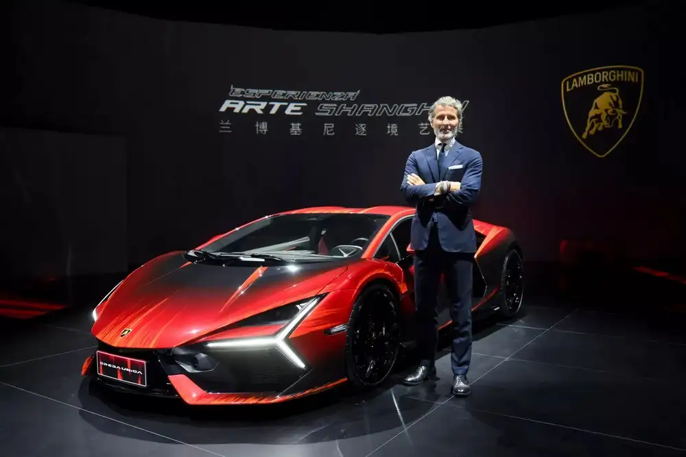 Lamborghini Revuelto độc nhất vô nhị với lớp sơn ngọn lửa vũ trụ