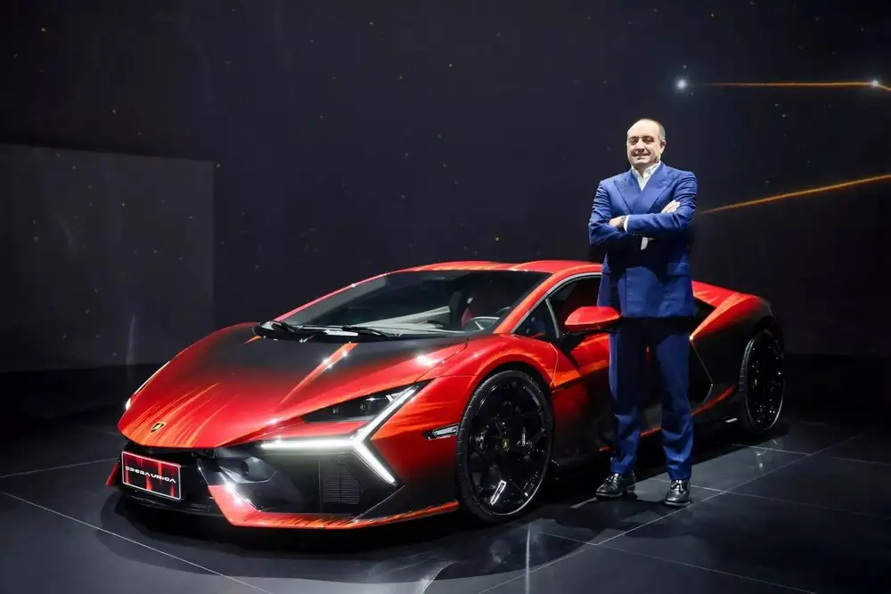 Lamborghini Revuelto độc nhất vô nhị với lớp sơn ngọn lửa vũ trụ