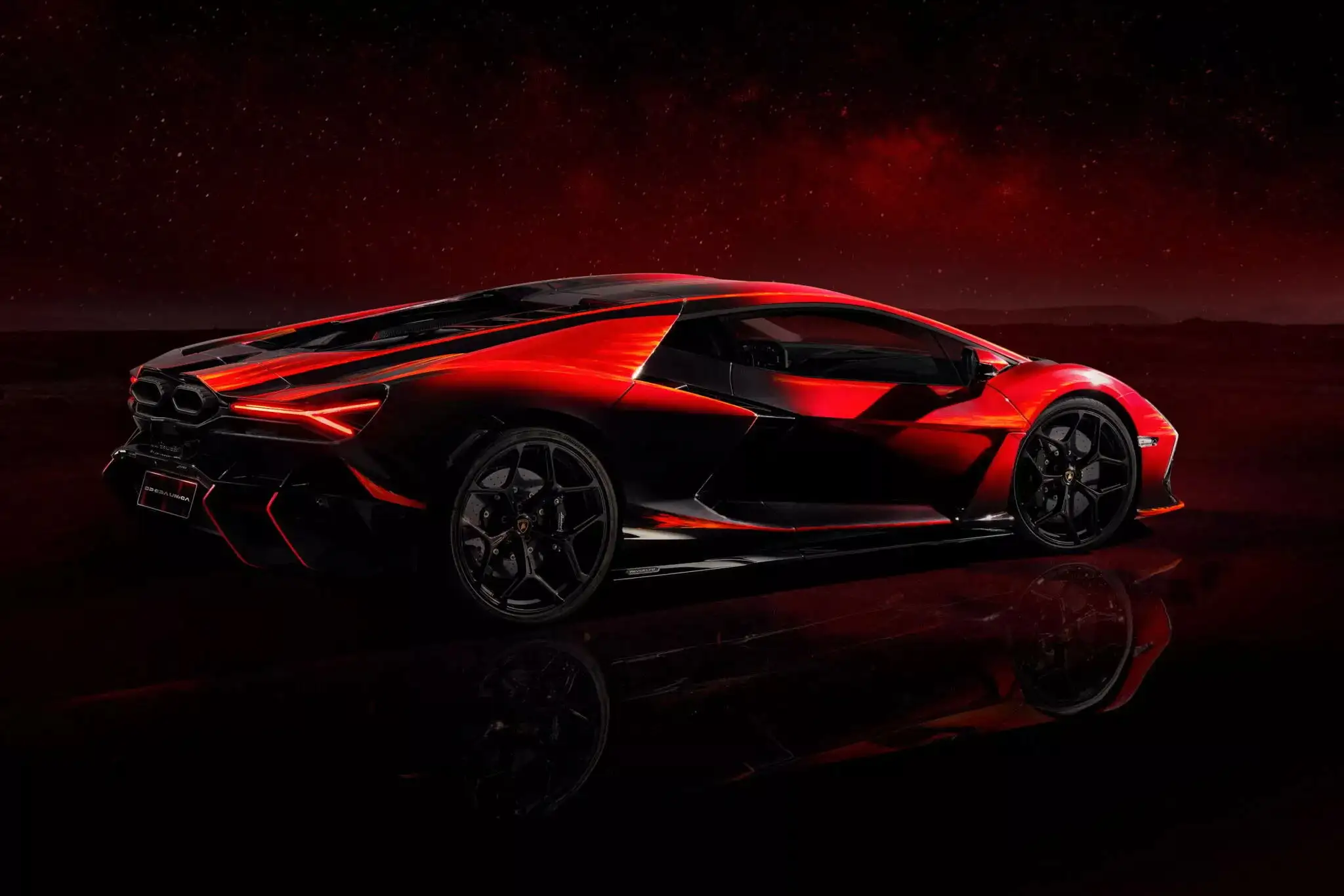 Lamborghini Revuelto độc nhất vô nhị với lớp sơn ngọn lửa vũ trụ