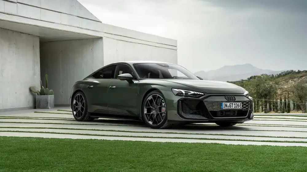 Audi RS E-Tron GT 2025 mạnh mẽ và đắt hơn