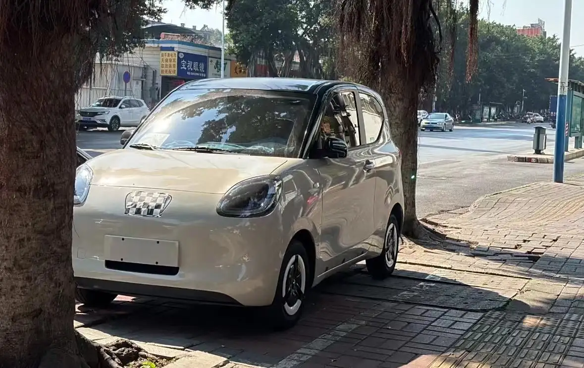 Wuling Hongguang Mini EV thế hệ thứ hai lộ diện đang chạy thử