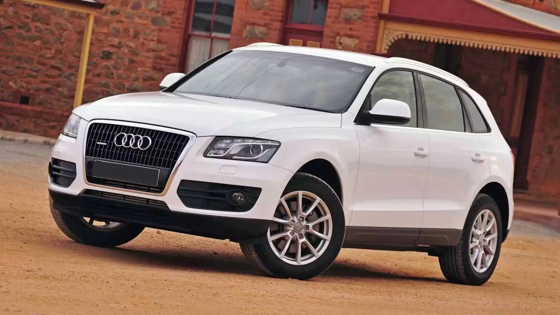 Audi Việt Nam triệu hồi Audi Q5 lỗi túi khí