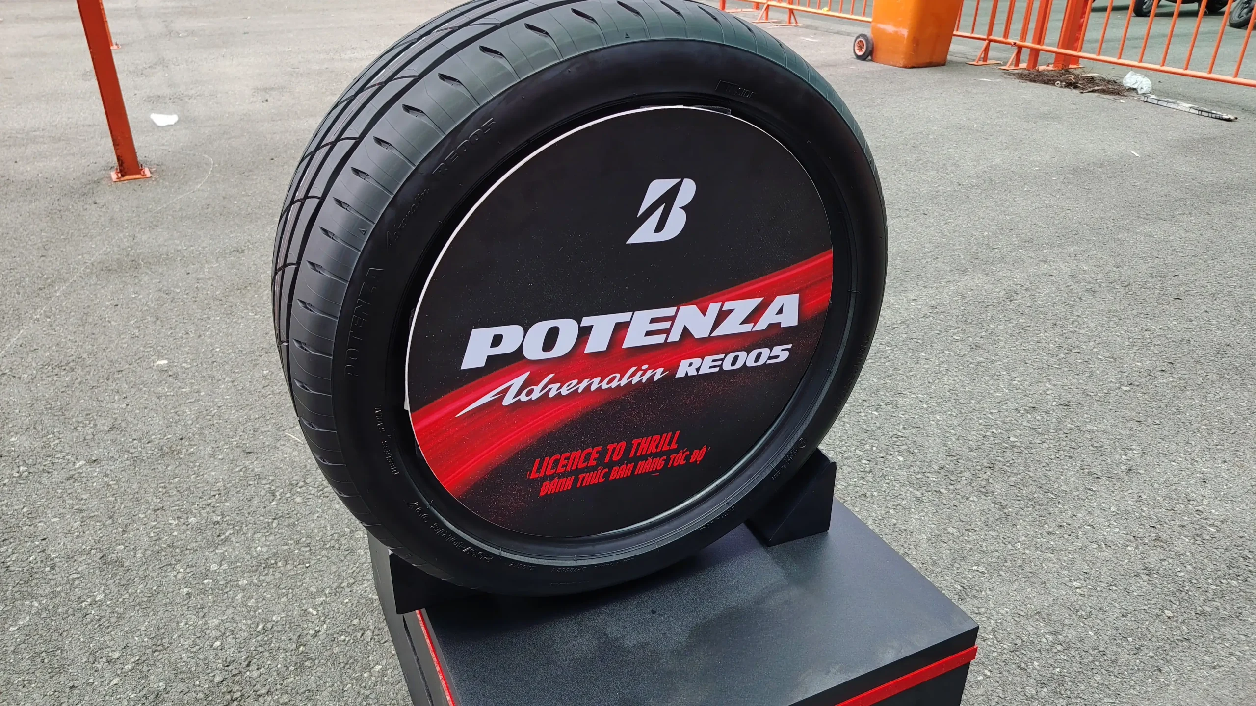 Lốp Bridgestone Potenza Adrenalin RE005