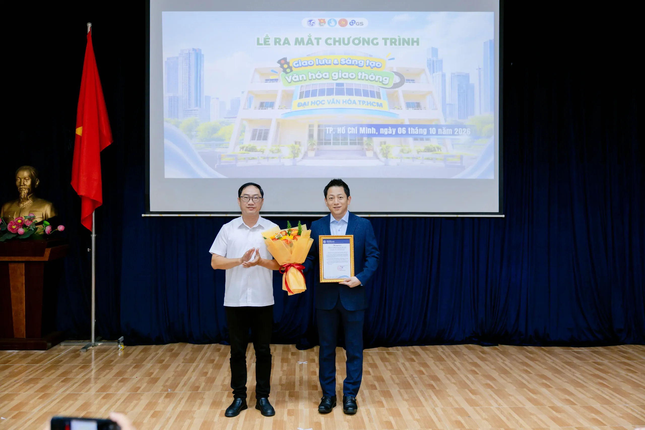 SINH VIÊN ĐẠI HỌC VĂN HÓA TP.HCM CÙNG SÁNG TẠO VIDEO “VĂN HÓA GIAO THÔNG”
