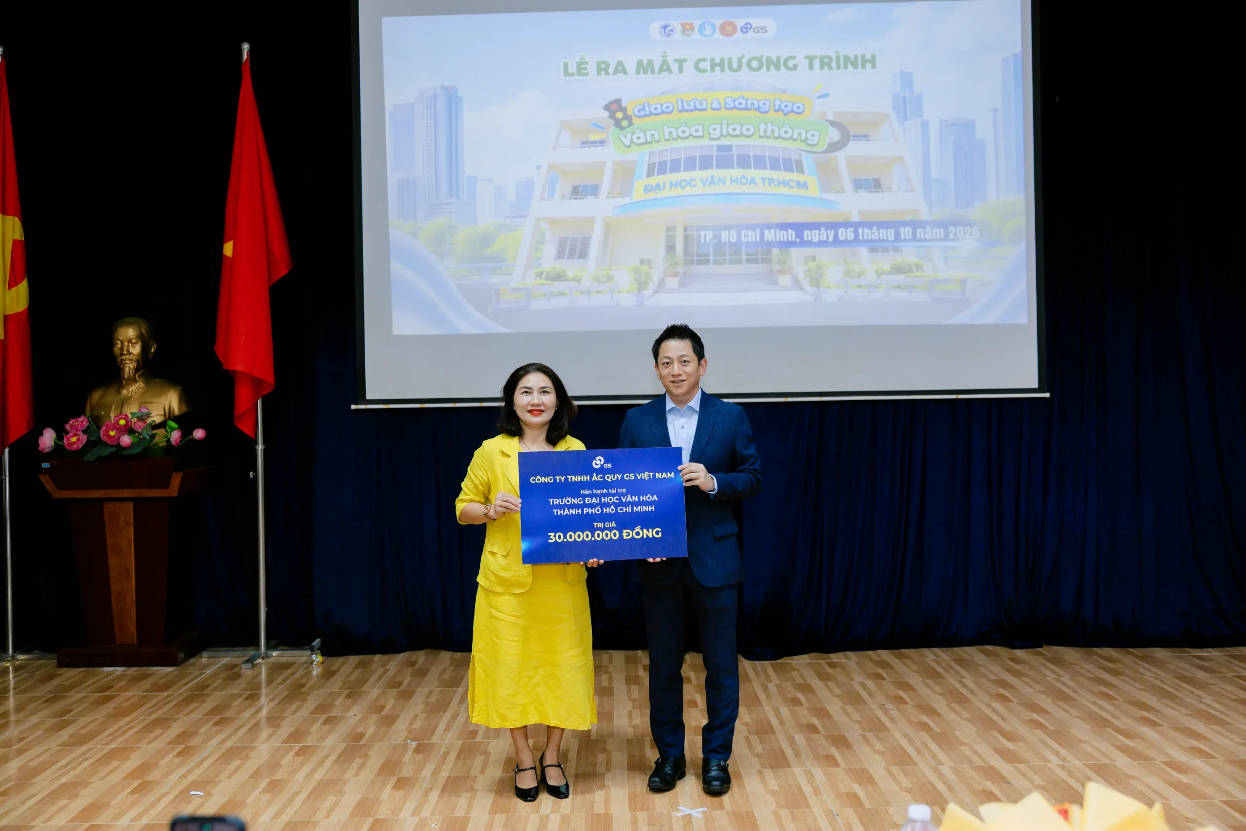 SINH VIÊN ĐẠI HỌC VĂN HÓA TP.HCM CÙNG SÁNG TẠO VIDEO “VĂN HÓA GIAO THÔNG”