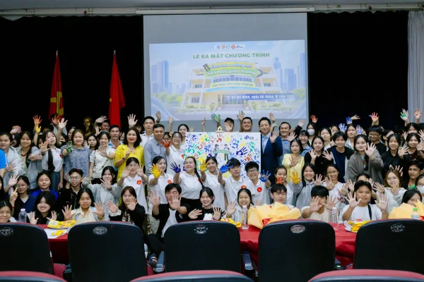 SINH VIÊN ĐẠI HỌC VĂN HÓA TP.HCM CÙNG SÁNG TẠO VIDEO “VĂN HÓA GIAO THÔNG”