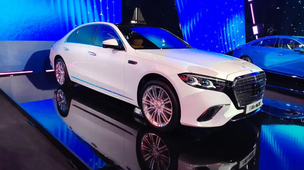 Mercedes-Benz Việt Nam ra mắt loạt xe điện hóa mới, giá từ 1,59 tỷ đồng