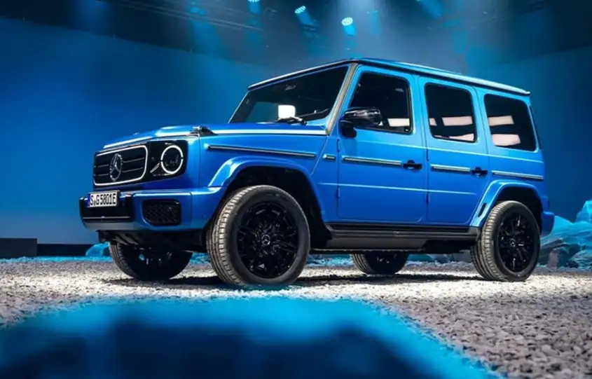 Khu vực bên ngoài sự kiện, Triển lãm xe “The Icons, Electrified” của Mercedes-Benz Việt Nam vào cuối tháng 10